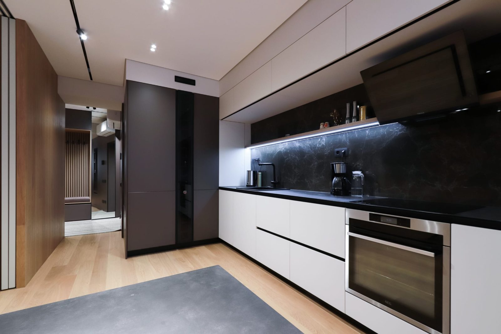 Built-in oven and hob side of the kitchen