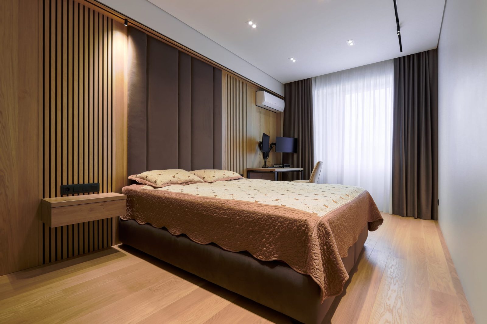 Bedroom with slatted oak wall and bed